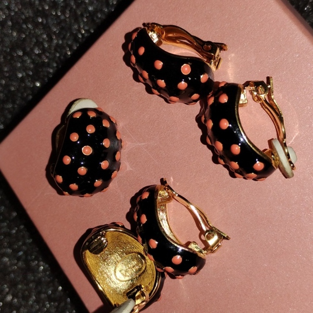 Joan Rivers Clip On Earrings - Picture 3 of 4